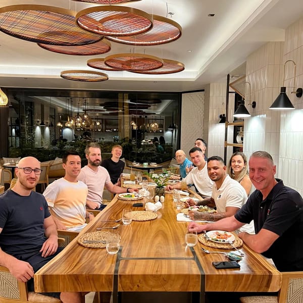 Bruno com a comunidade SEO de Chiang Mai